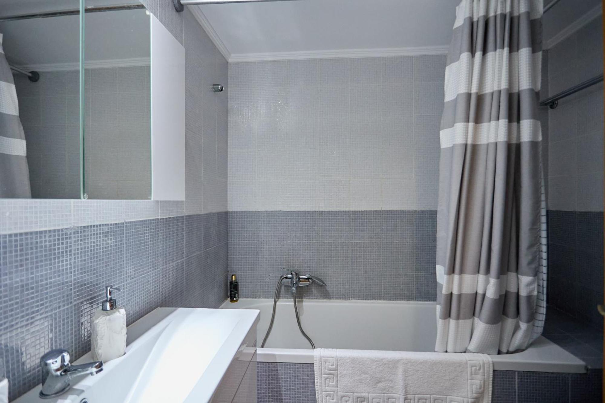 Chios Town Apartment - Heart Of Chios Town With 2 Minute Walk To The Beach Экстерьер фото