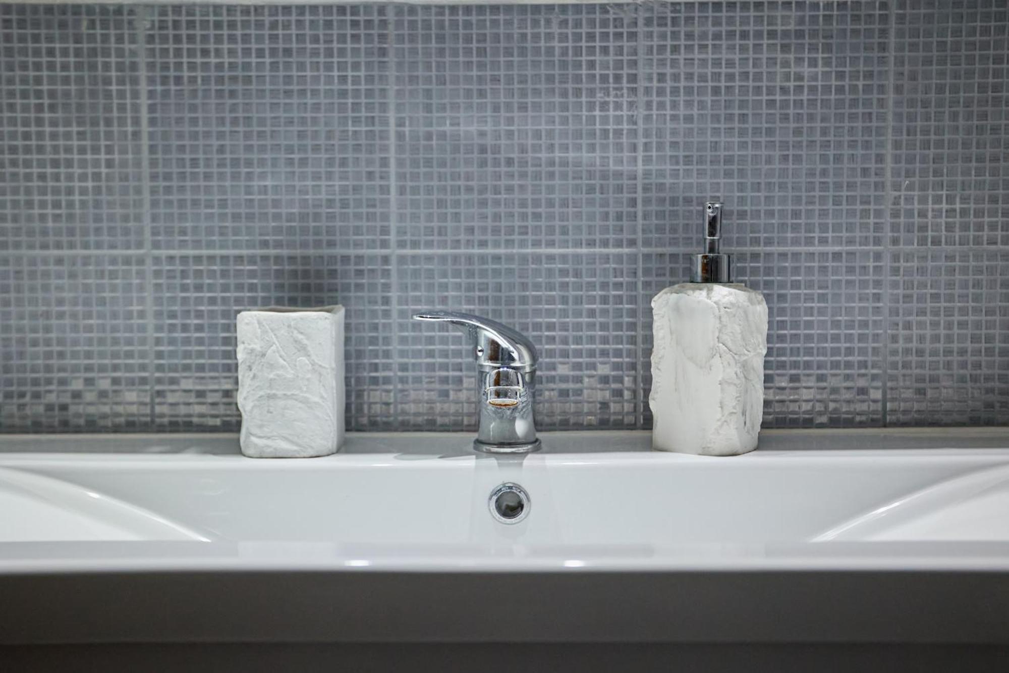 Chios Town Apartment - Heart Of Chios Town With 2 Minute Walk To The Beach Экстерьер фото